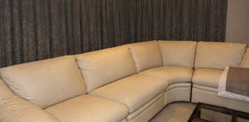 Lederen beige hoeksofa (6 à 7 zitplaatsen)