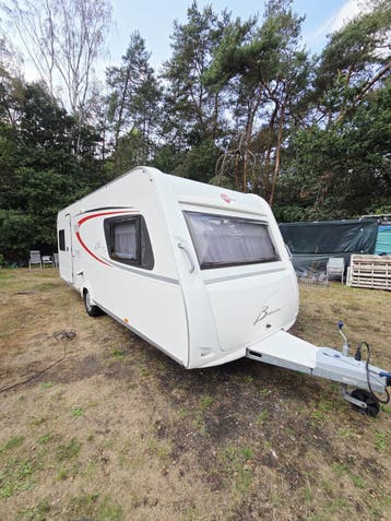 Burstner Belcanto 453TS met Quinsbed en mover
