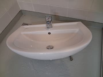 Gratis lavabo + kraan in goede staat