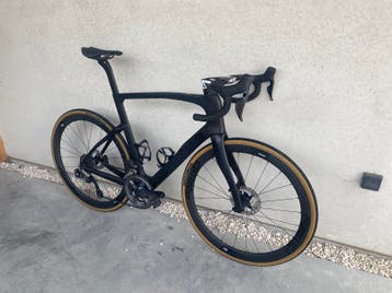 Pinarello F Aero | 105 Di2 | FFWD Ryot 55 | Nieuwstaat