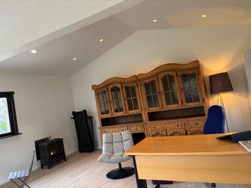 Mooie houten wandkast – GRATIS AF TE HALEN