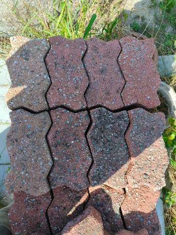 GRATIS 35 à 40m² betonnen zigzag-klinkers - zelf af te halen