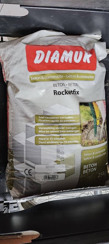 Gratis 25 kg snelbeton voor snel vastzetten van palen