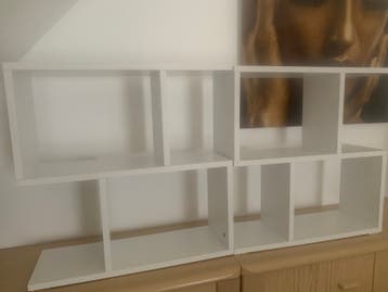 Wit houten boekenrek