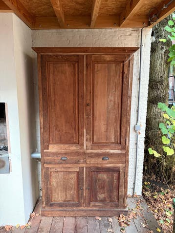 Authentieke kast in hout gratis op te halen