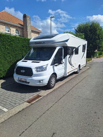 Chausson 738XLB Welcome met weinig km, hef- en queensbed