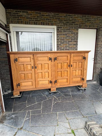 Eiken kast