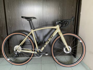 Isaac Hadron gravelbike