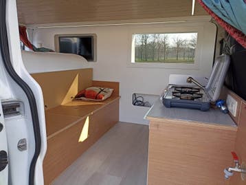 Jonge zuinige avontuurlijke camper met alle comfort Renault