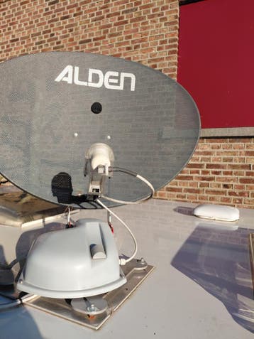 Caravan/kamper Automatische schotel antenne met afstandsbedi