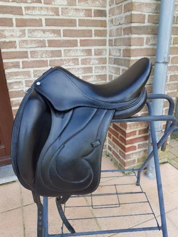 Selle dressage Antares Cadence 17'