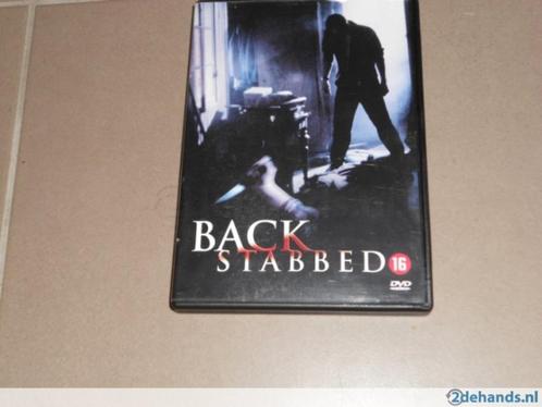 originele dvd Back Stabbed (Deens gesproken), CD & DVD, DVD | Horreur, Utilisé, Enlèvement ou Envoi