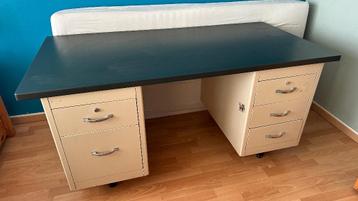 Vintage metalen bureau