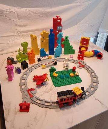 Lego Duplo blokken en treinspoortje 