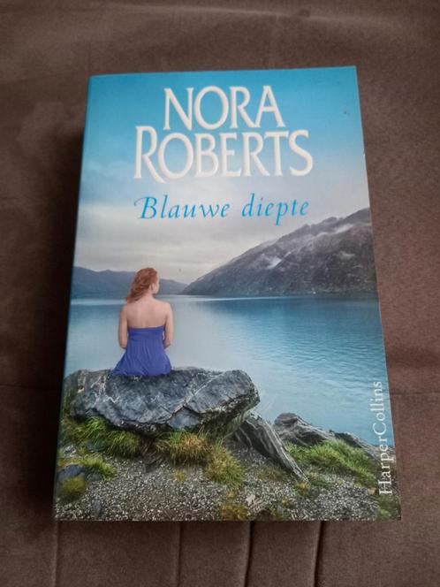 Nora Roberts - Blauwe diepte, Livres, Romans, Utilisé, Amérique, Enlèvement ou Envoi