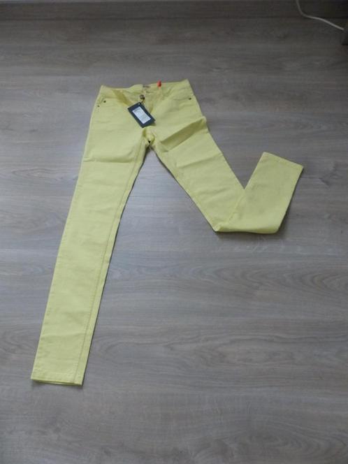 Pantalon uniquement jaune neuf avec étiquette - taille 36, Vêtements | Femmes, Culottes & Pantalons, Taille 36 (S), Jaune, Longs