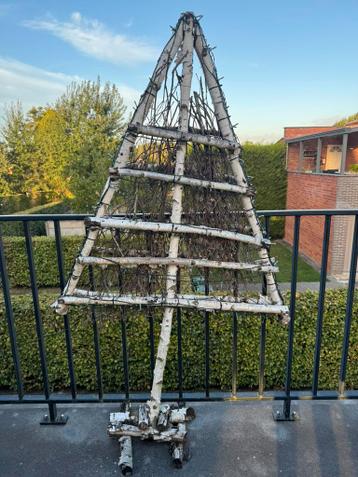 Houten kerstboompjes voor herstelling of brandhout