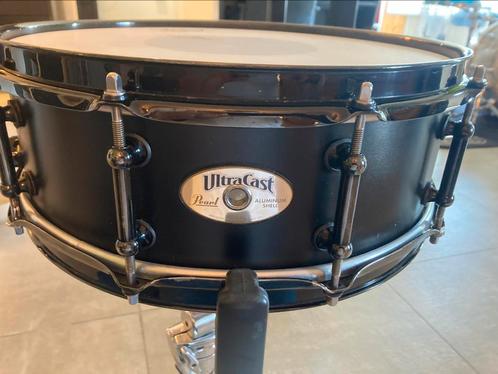Pearl 14"x05" Ultra Cast Snare, Musique & Instruments, Batteries & Percussions, Utilisé, Pearl, Enlèvement