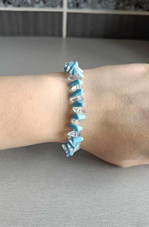 Armband - Lichtblauw - Doorzichtig - Driehoek - Dames - €2, Handtassen en Accessoires, Armbanden, Zo goed als nieuw, Kunststof of Plastic