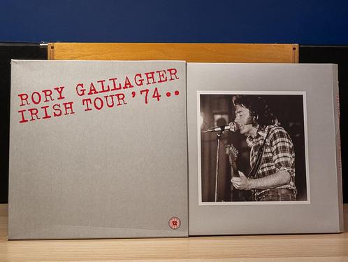 CD RORY GALLAGHER - IRISH TOUR'74 (BOXSET IN LUXE EDITIE), Cd's en Dvd's, Cd's | Rock, Zo goed als nieuw, Poprock, Ophalen