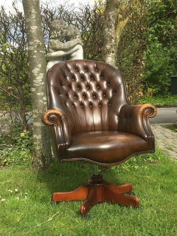 Chesterfield directors swivel chair 