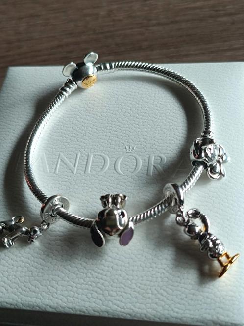 Pandora Disney  💯 verjaardag armband met bedels, Bijoux, Sacs & Beauté, Bracelets, Neuf, Enlèvement ou Envoi