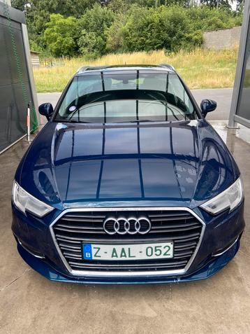  Audi bleu 