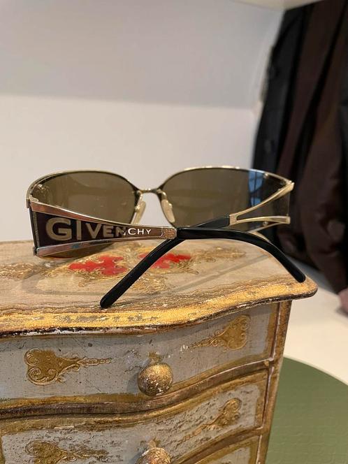 Vintage Rare Authentic Givenchy Sunglasses, Handtassen en Accessoires, Zonnebrillen en Brillen | Dames, Zo goed als nieuw, Zonnebril