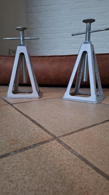 Metalen steunen caravan-mobilhome