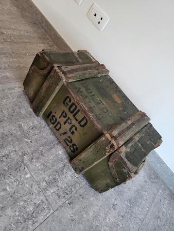 Ancienne boîte militaire en bois, à vendre !