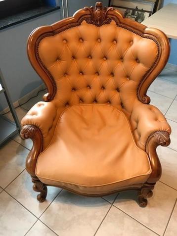 2 véritables fauteuils Chesterfield restaurés