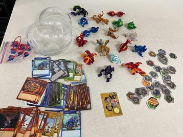 Bakugan Battle Ball - 17 poupées + lot cartes et de jetons