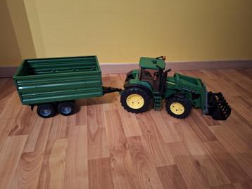 groene tractor + aanhangwagen 20€