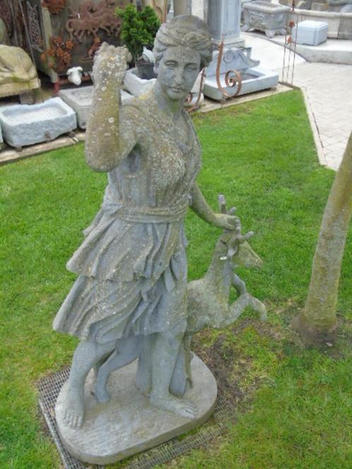 standbeeld van DIANE in blauwe steen, prachtig beeld!, Tuin en Terras, Tuinbeelden, Gebruikt, Overige typen, Steen, Ophalen of Verzenden