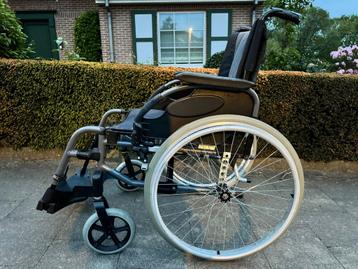 Lichtgewicht rolstoel in zeer goede staat  Merk: Invacare 