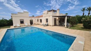 Torrevieja, villa avec piscine privée, 3 chambres, 3 salles 
