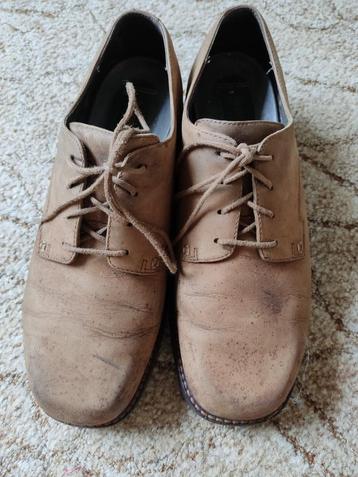 Chaussures pour hommes en cuir nubuck. Taille 44,5. 