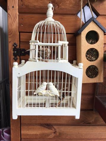 Belle cage à oiseaux vintage en bois blanc 