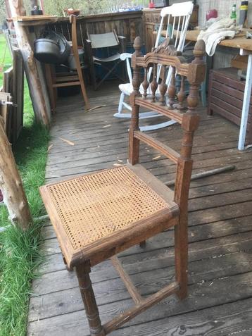 6 eiken antieke stoelen met rieten zitting (te herstellen)