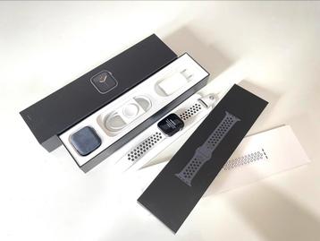 Apple Watch Series 5 Nike 44mm + bandjes