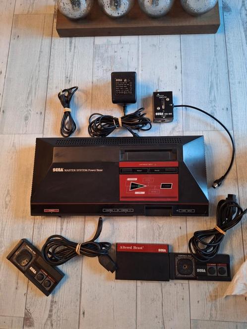 Sega Master System-console + 2 games + 2 controllers!, Games en Spelcomputers, Games | Sega, Zo goed als nieuw, Master System