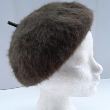 Baret 'Kangol' in angora-wolmix. 