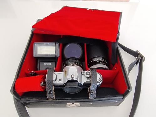 Canon AE-1 Camera met een 50mm Canon Lens en toebehoren, Audio, Tv en Foto, Fotocamera's Analoog, Zo goed als nieuw, Spiegelreflex