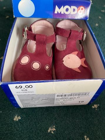 MOD8 - 2 paires de chaussures pour enfants taille 19