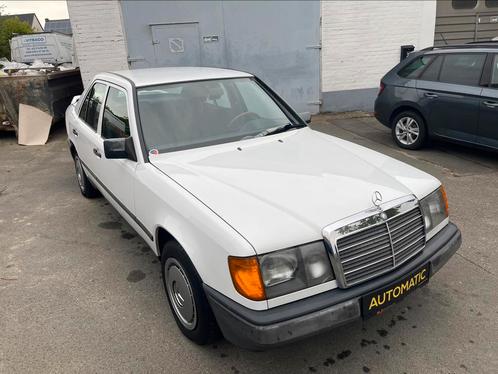 Mercedes-benz 200e Oldtimer Automaat 1985 Airco keuring ok, Autos, Oldtimers & Ancêtres, Entreprise, ABS, Air conditionné, Alarme