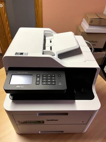 Brother MFC-L3710CW laser printer met extra toners