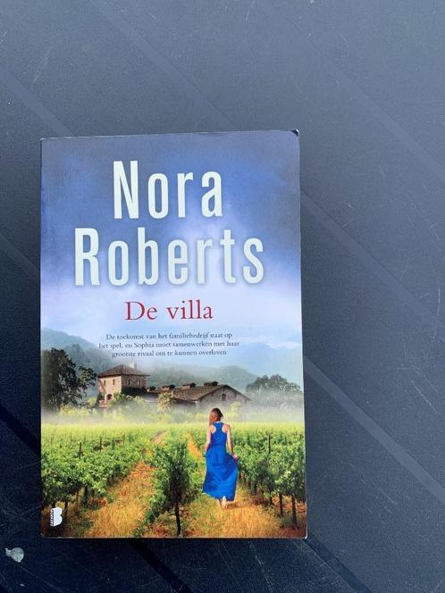 Nora Roberts  De villa, Boeken, Romans, Zo goed als nieuw, Ophalen of Verzenden