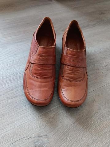 Chaussure fermée en cuir ECO couleur cognac pointure 38 - NE