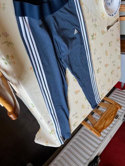 Pantalon Adidas - taille L, Vêtements | Femmes, Culottes & Pantalons, Comme neuf, Taille 42/44 (L), Bleu, Enlèvement ou Envoi