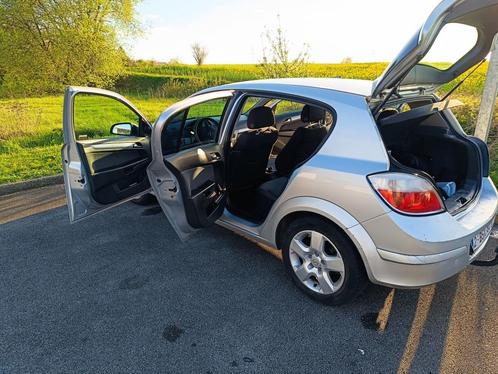 Opel Astra 2005 - 197 250 km, Autos, Opel, Particulier, Astra, Essence, Euro 4, 5 portes, Boîte manuelle, Argent ou Gris, Enlèvement